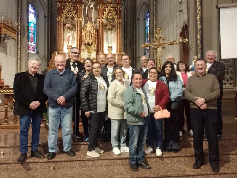 Foto de capa da notícia Grupo do Terço dos Homens da Paróquia se reúne em peregrinação jubilar na Catedral juntamente com os demais grupos de Terço dos Homens da Diocese
