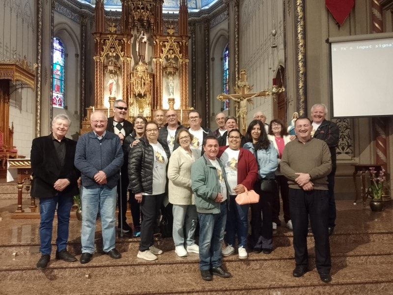 Grupo do Terço dos Homens da Paróquia se reúne em peregrinação jubilar na Catedral juntamente com os demais grupos de Terço dos Homens da Diocese