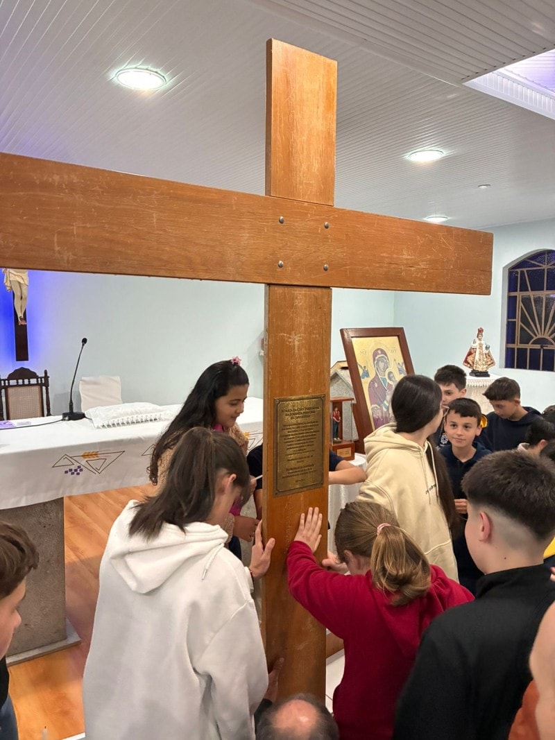 Cruz peregrina, Ícone de Nossa Senhora e Capelinha de São Carlo Acutis, Símbolos da Juventude peregrinaram por nossa Paróquia.